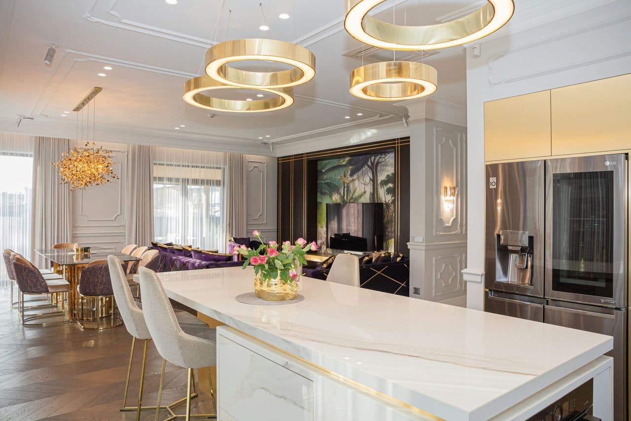 Violetinė moderni klasika - 002.jpg