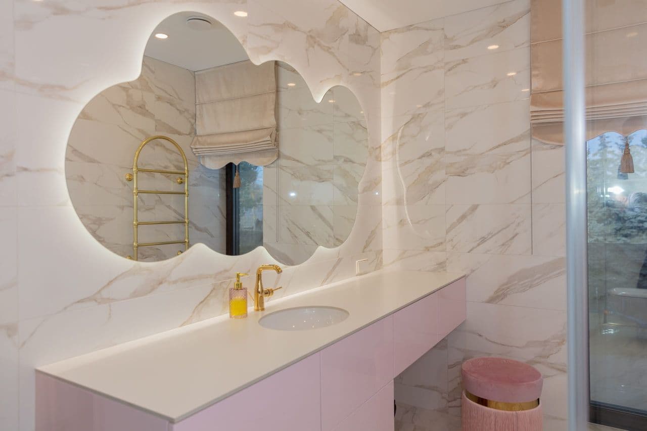 Violetinė moderni klasika - 022.jpg