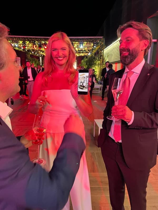 Awards & exhibitions 7